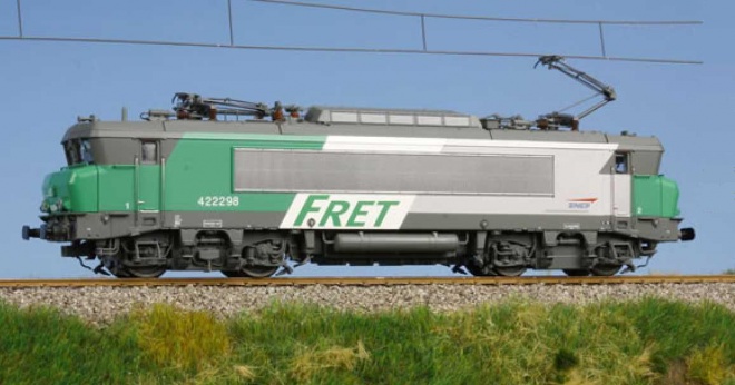 Electric locomotive class BB 22200 with running number 422298 Dijon in FRET livery<br /><a href='images/pictures/LS_Models/10054_1390501387.jpg' target='_blank'>Full size image</a>